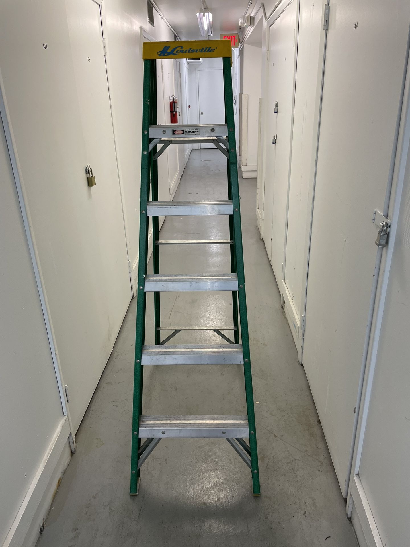 Louisville 6ft Fiberglass Ladder Excellent