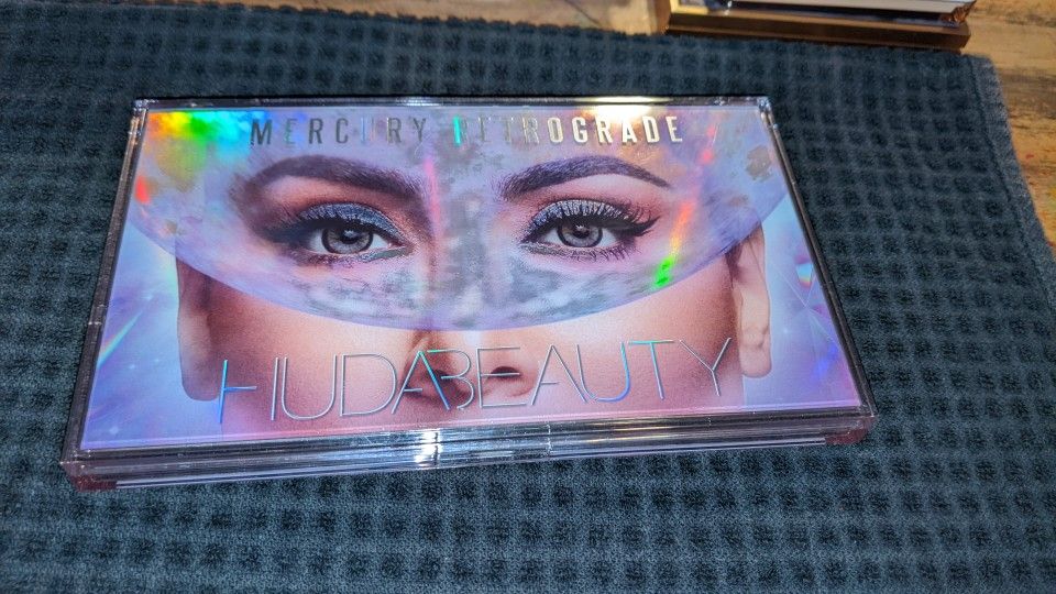 Huda Palette, Mercury Retrograde