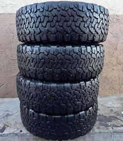 285/70/17 Bfgoodrich Selling a set of 4 tires in excellent condition 🫡