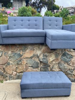 Love living 3 people sofa and convert to full side bed in good condiont