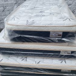  😴Mattress pillow top🥱 💎All sizes 💎12” inches tall 🔵Queen $199 🟣Full $180 🟠Twin $150 🟡King $330 🔴Cal king $330 🔘 Delivery available🚛