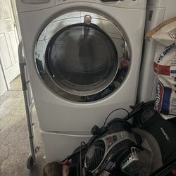 LG Gas Dryer And Washer With pedestal $595