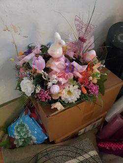 Beautiful table topper for Easter