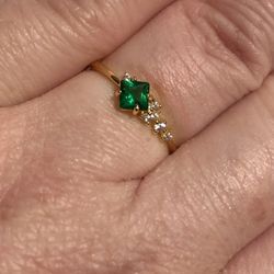 Green Zircon Gold Ring Sz 7