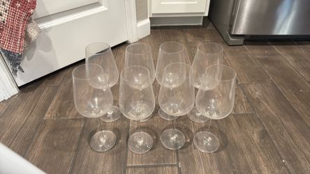 Set of 8 tall wine glasses