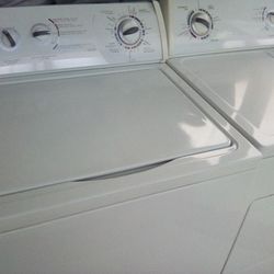 Like New Whirlpool Washer Dryer Electric 220v Set