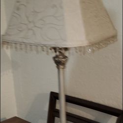 Like New Beautiful Lamp Great For  A Side Table Or A Nightstand . 