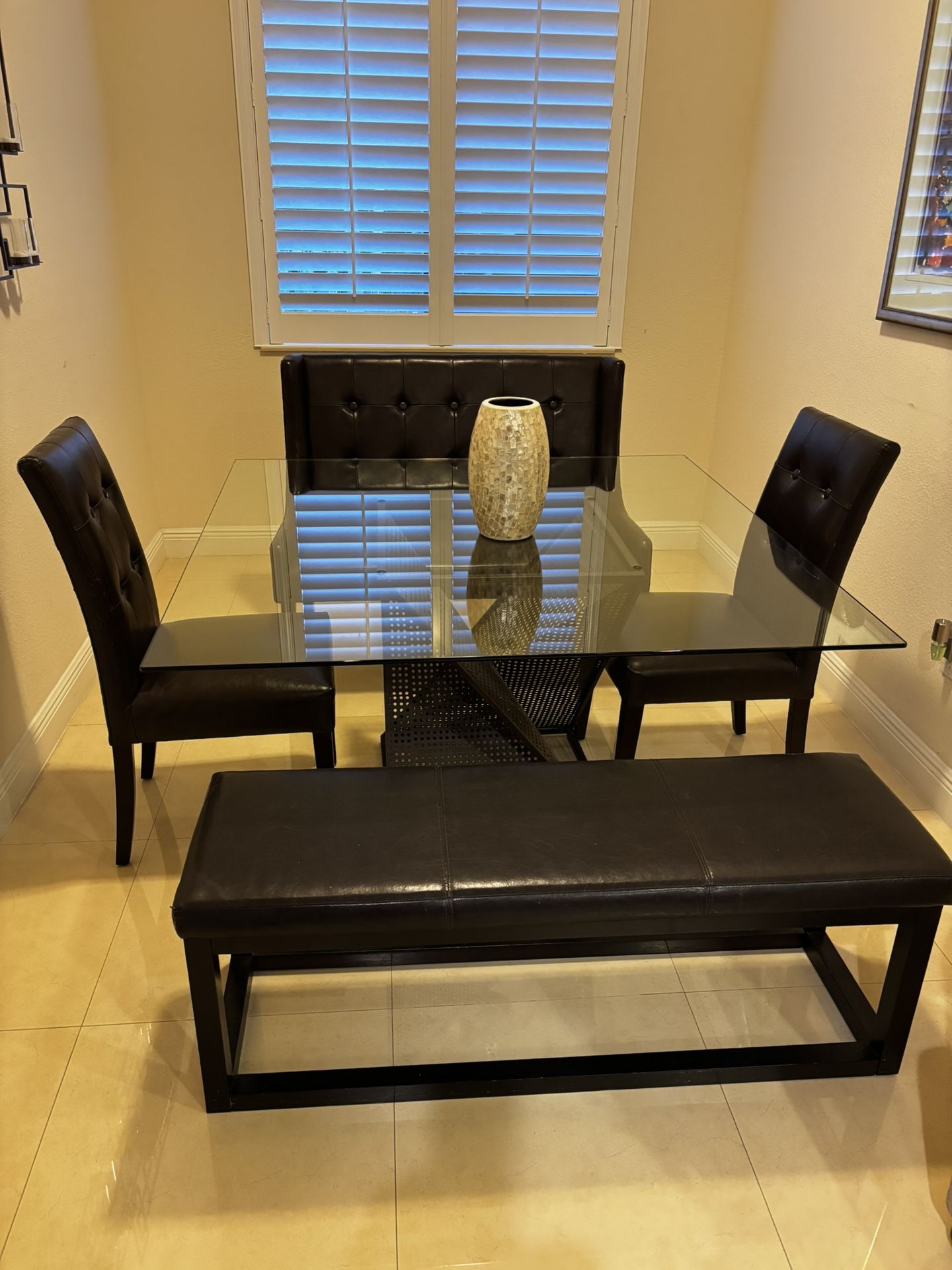 Dinning Room Set (seats 6)