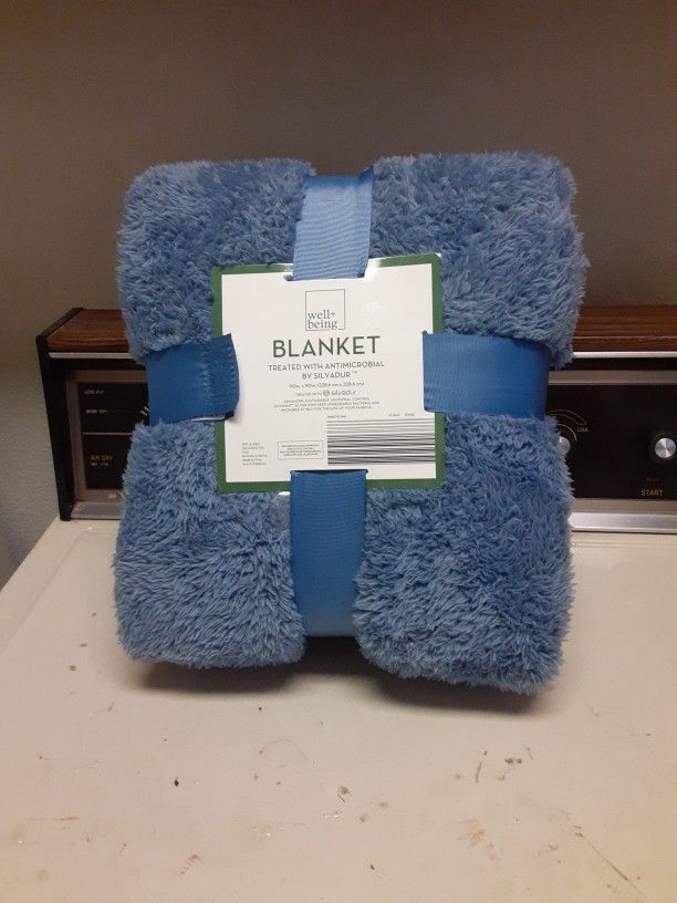 Pre-owned Well+Being Blue Blanket 