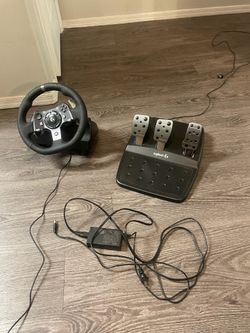 Logitech G920 Driving Force Racing Wheel and Pedals set