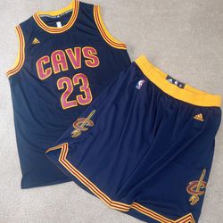 XL LeBron James Jersey And Shorts for Sale in Rancho Cordova
