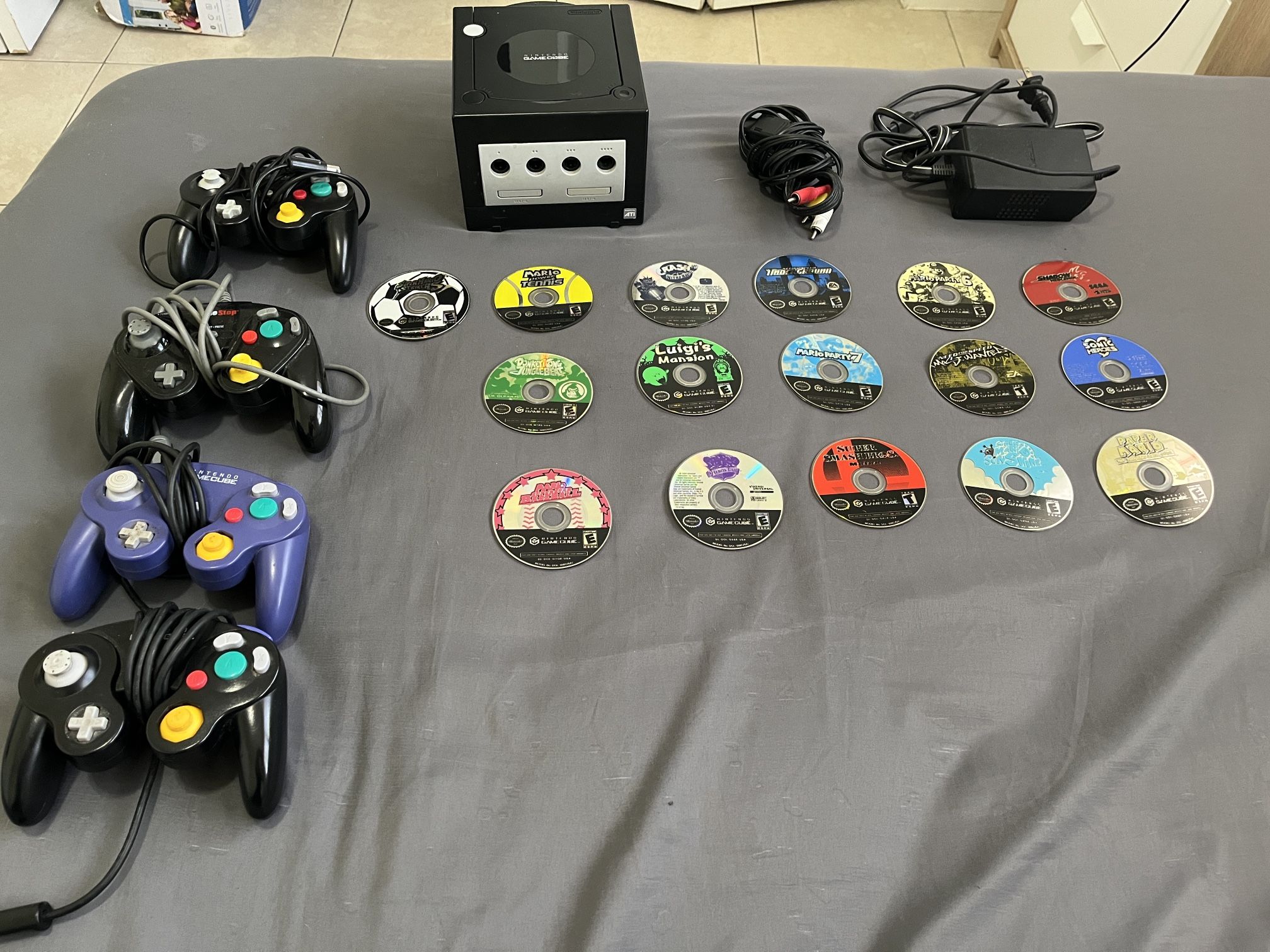 GAMECUBE W/ 16 EPIC RARE THROWBACK GAMES & 4 CONTROLLERS