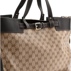 Authentic Gucci mini shoulder bag featuring the iconic GG canvas with brown leather trim. A timeless and elegant vintage design — compact yet stylish,