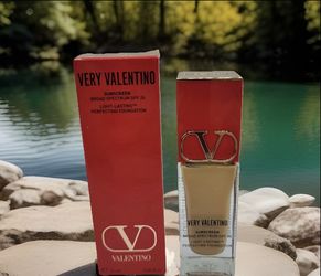 Very Valentino Light 24hr Lasting Perfecting Foundation SPF26 DA1 .84oz Popular
