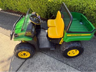 Peg-Perego John Deere Gator XUV 550 Battery-Powered Vehicle for Kids