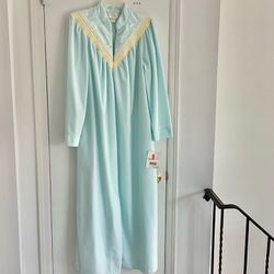 Vintage 1990’s Carriage Court Women’s Size Small Housecoat Robe Baby Blue Zip Lace Collar w/ Tags