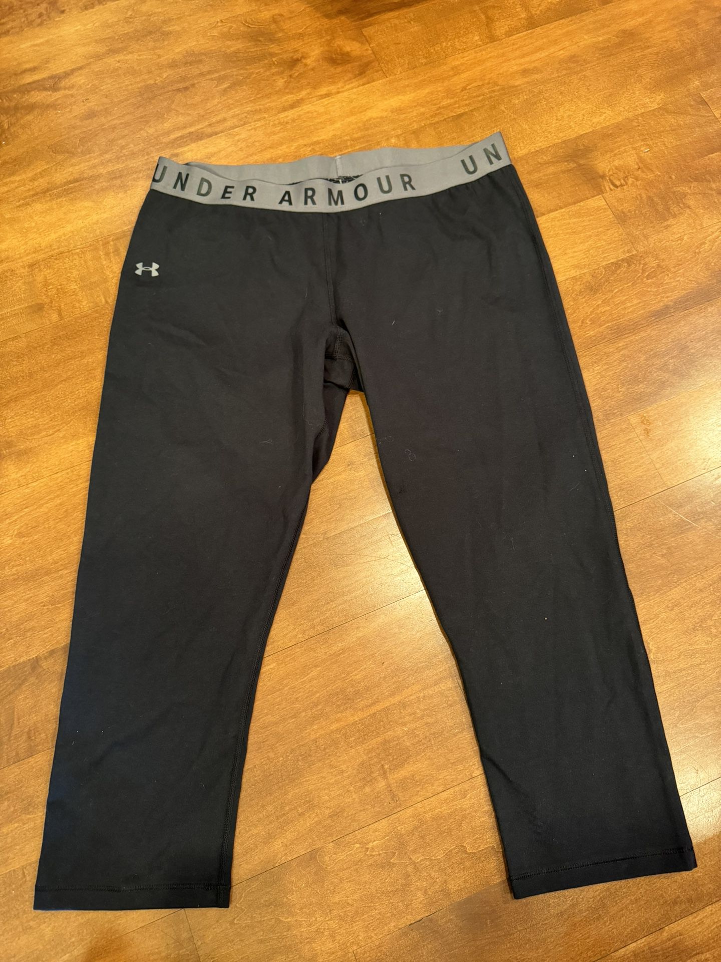 Woman’s Under Armour Capri Pants Shipping Available 