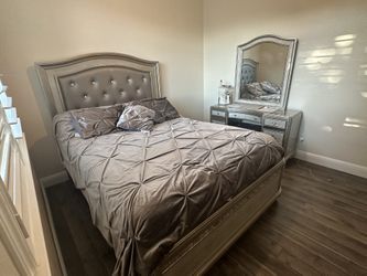 Ashley Queen Bed Set
