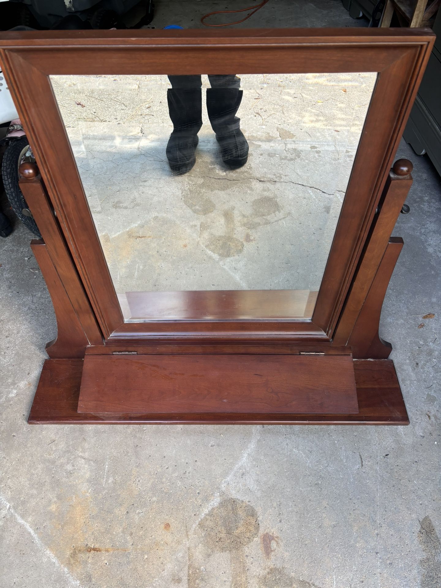 Kincaid Tilting Mirror for Tabletop
