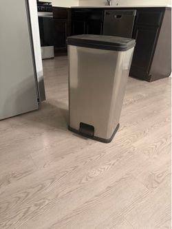 Trash bin