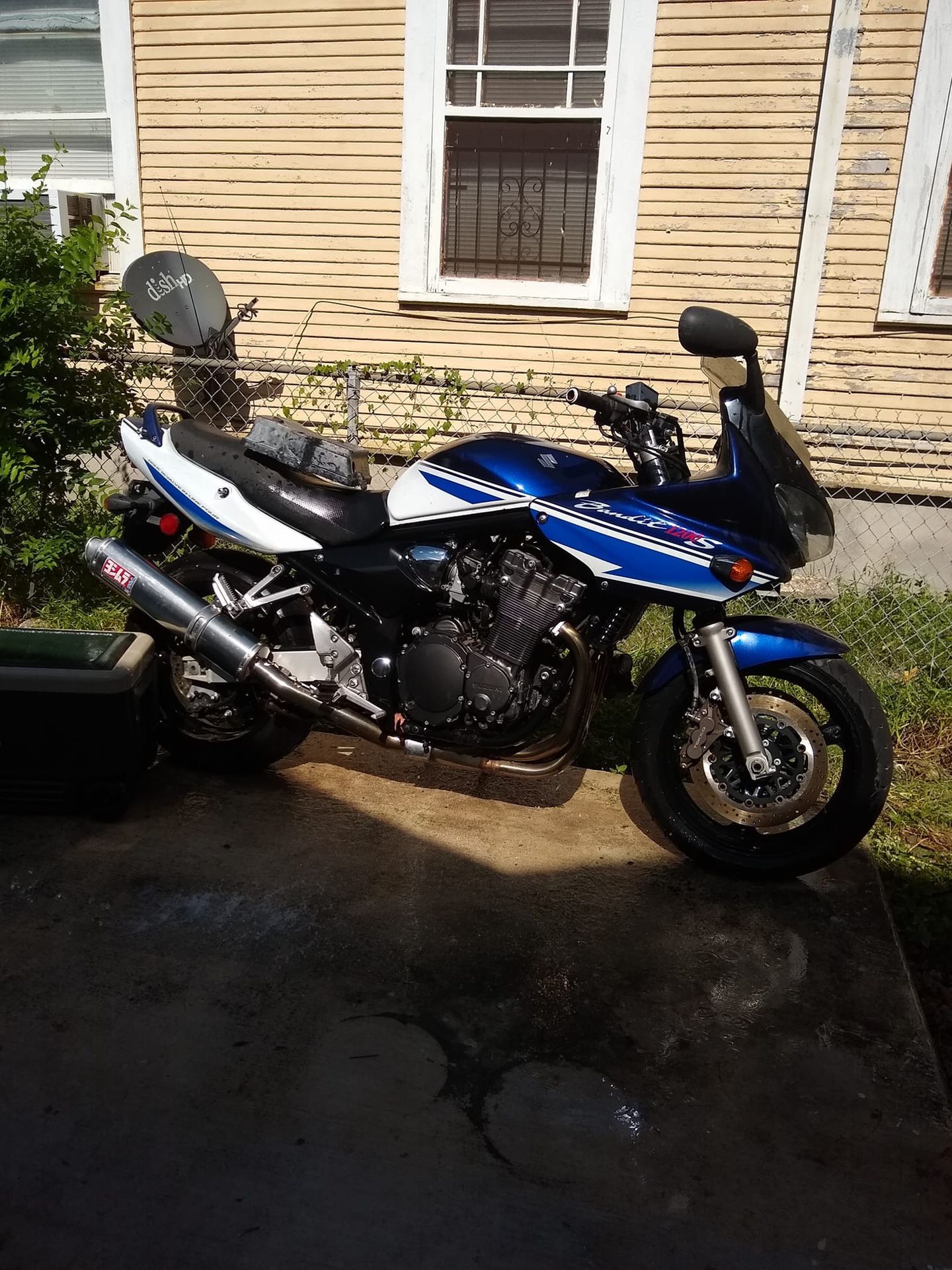 motorcycle 2005 Suzuki