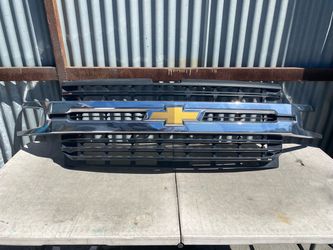 2019-2021. From grill Chevy Silverado. 1500 chrome OEM.