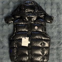 Moncler Vest Size 2 And 3 100$ A Pair 