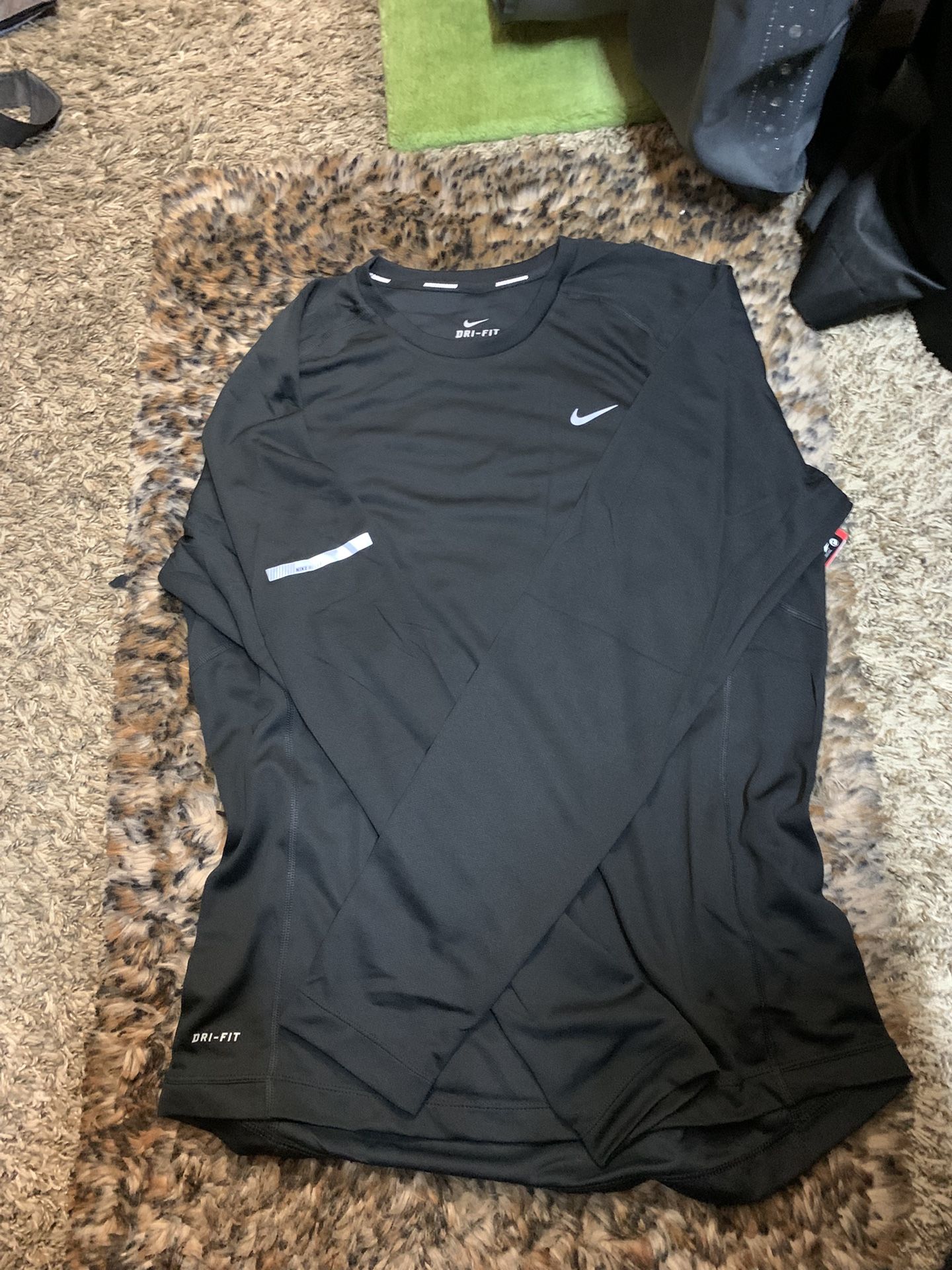 Nike Dri-FIT Element Men's Running Crew Top, Black Medium US