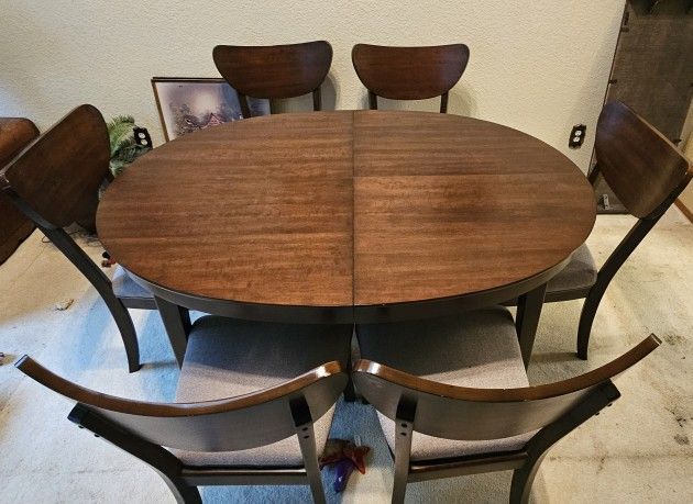 Wood Dining Room Table W/6 Chairs And Leaf Insert