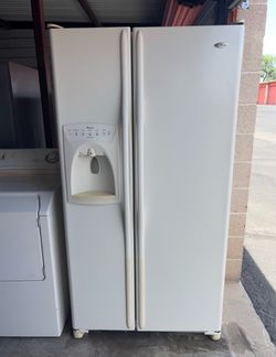 White Amana Refrigerator And Freezer