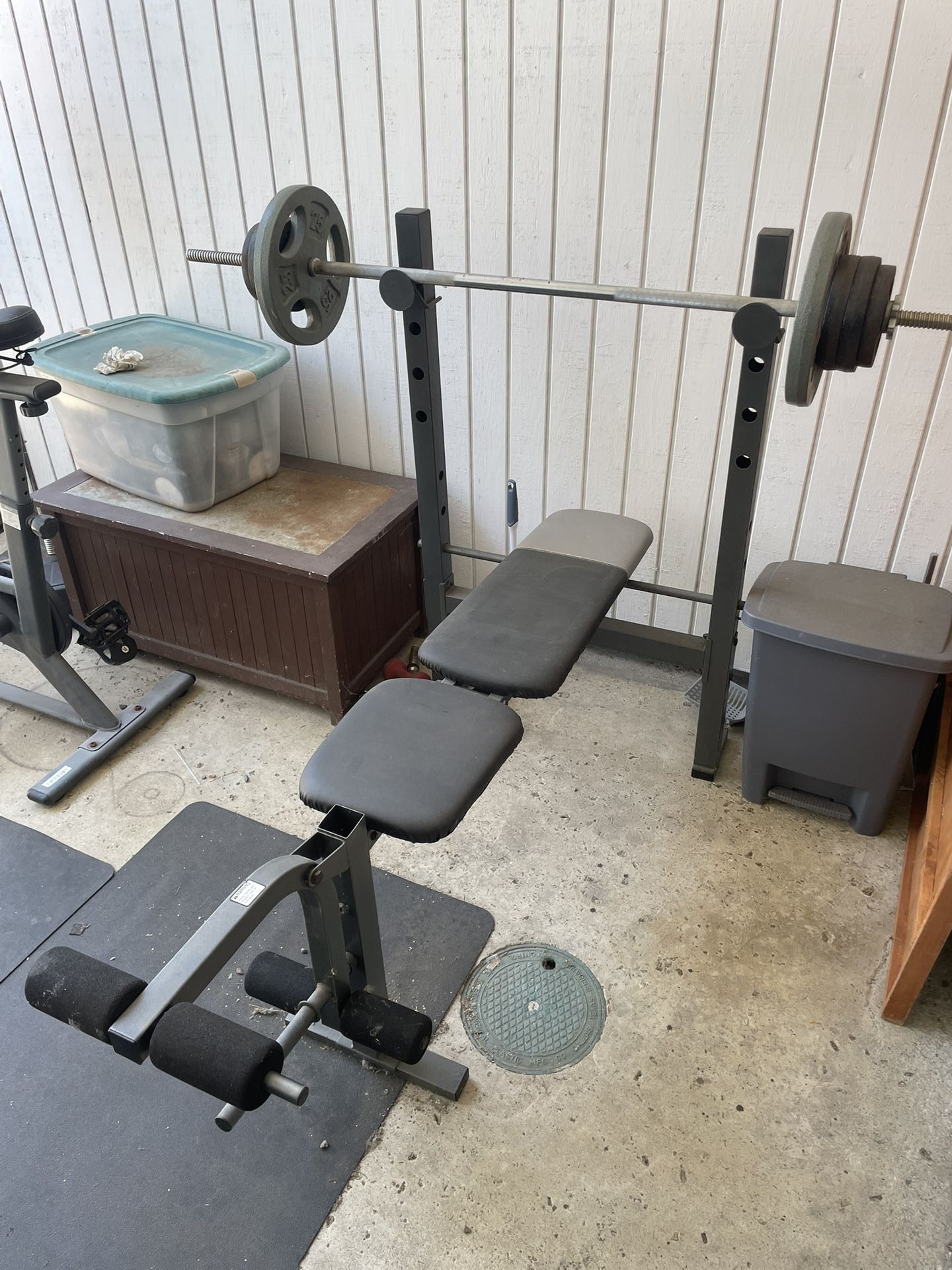 Weight Bench / Bench Press / Weight Bar