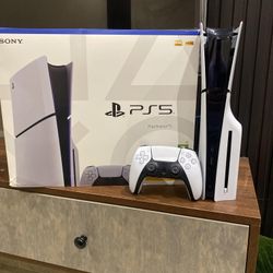 PS5 Slim W/ Disc Drive & Controller
