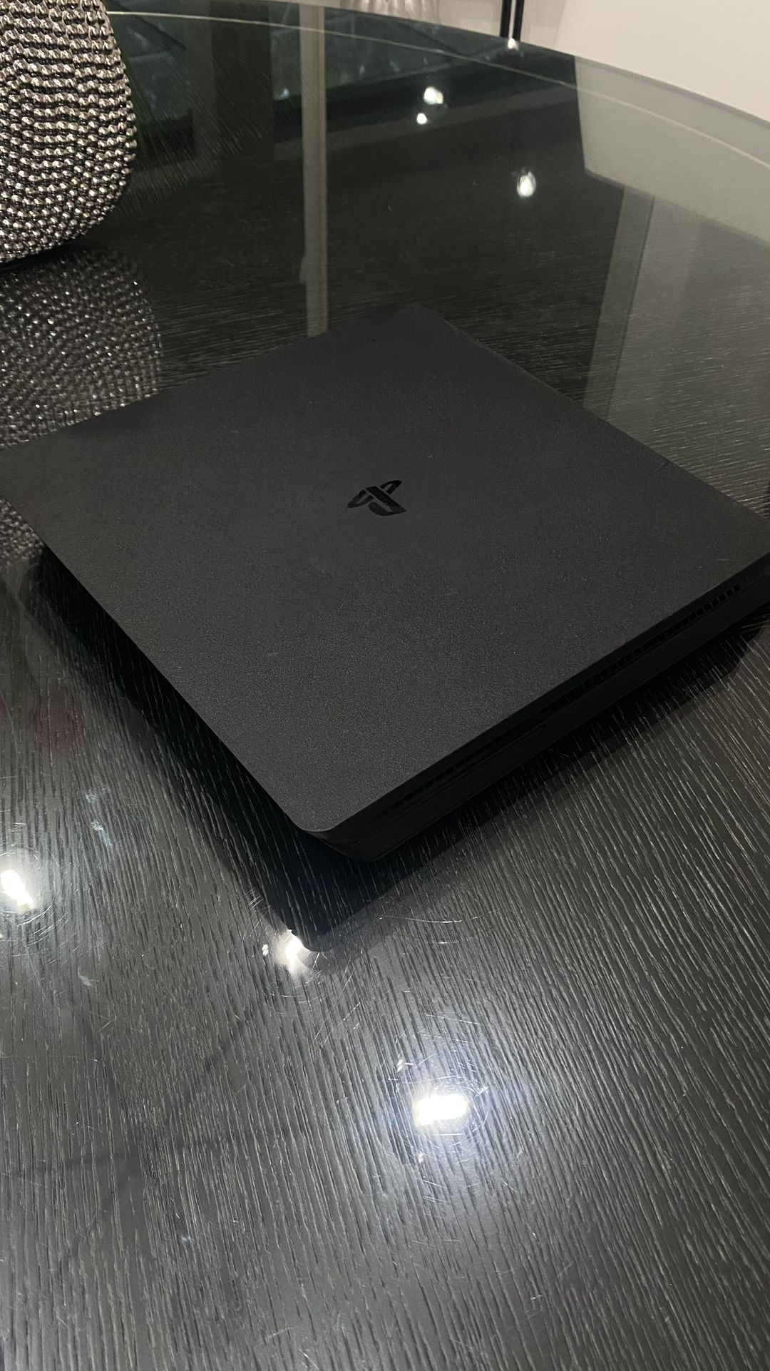 PS4 (PlayStation 4 Slim)