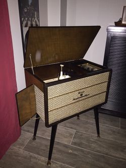 Delmonico Stereophonic Sound System