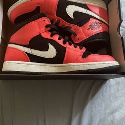 Jordan 1 Mid