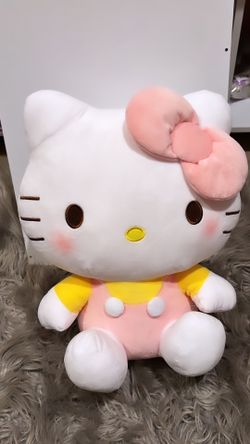 IHello Kitty Plushie