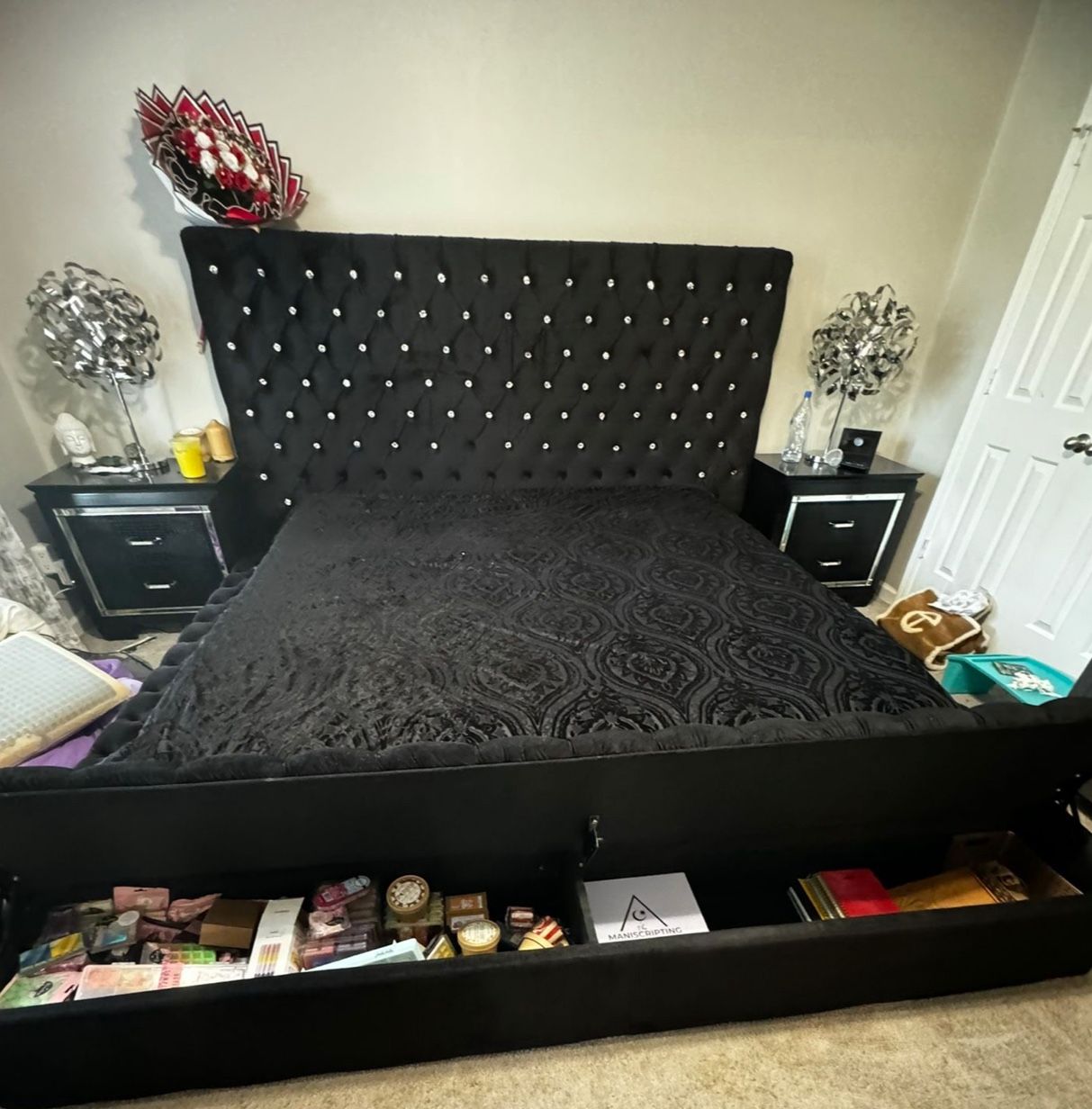 King Size Tufted Bed Frame And Headboard With Added Diamond Pin