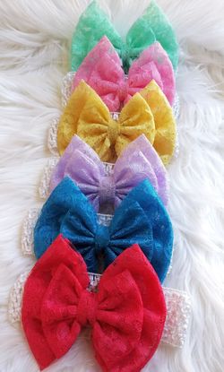 Solid lace bows
