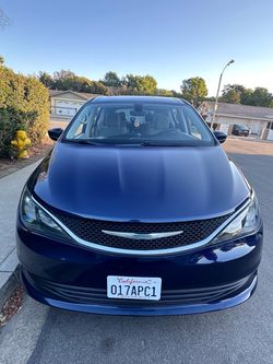 2017 Chrysler Pacifica Minivan – Dark Blue | Clean & Well-Maintained