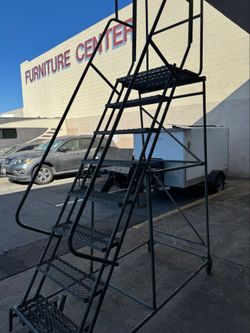 10' 8 Step Industrial Rolling Safety Ladder