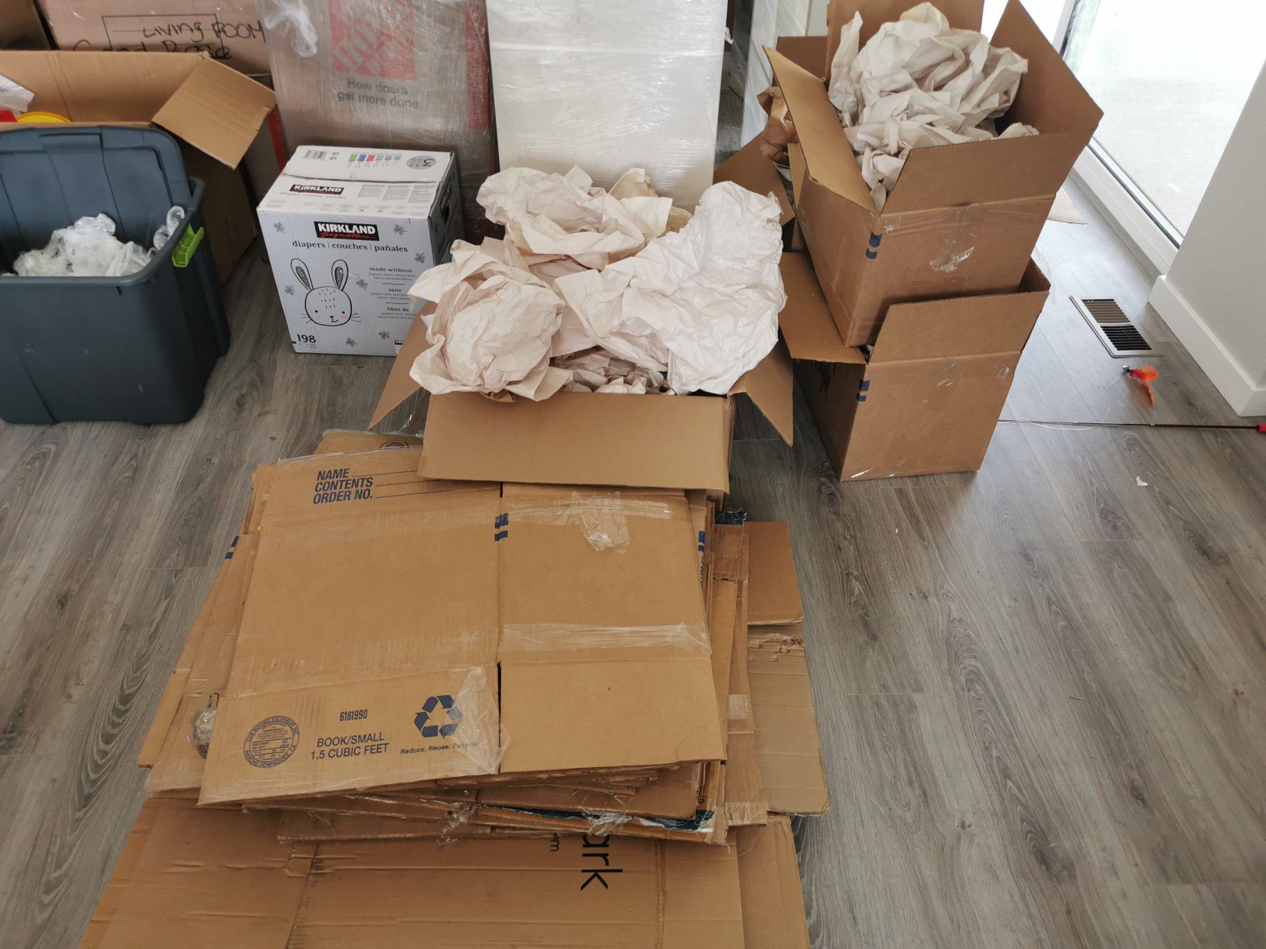 Free Moving boxes & Packing material
