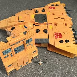 Pre-Owned Transformers War for Cybertron Kingdom Autobot ARK  Titan Class