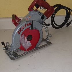 Skillsaw SHD77M  7 1/4 in 15A  worm drive corded circular saw in excellent condition