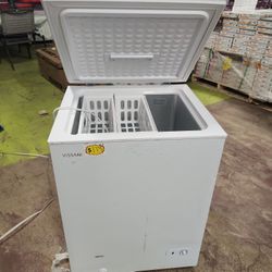 Vissani
5.0 cu. ft. Manual Defrost Chest Freezer with LED Light in White, Garage Ready