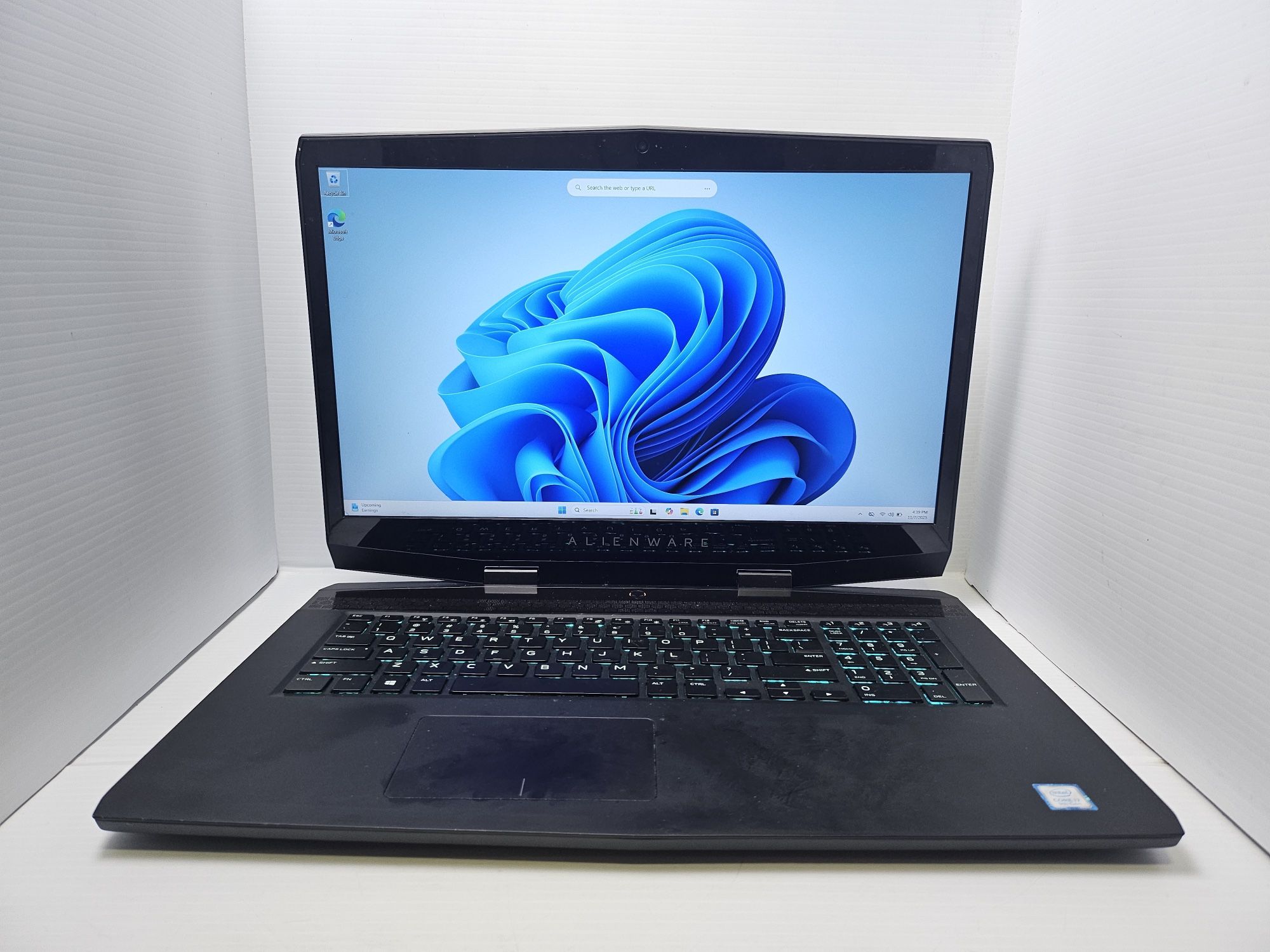 Alienware M17 Gaming Laptop PC - Intel Core i7 - RTX 2060