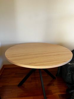 Dining room round table