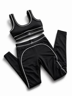 Alo Yoga Set Multiples sizes, colors and models .
