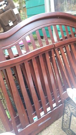 Convertible crib