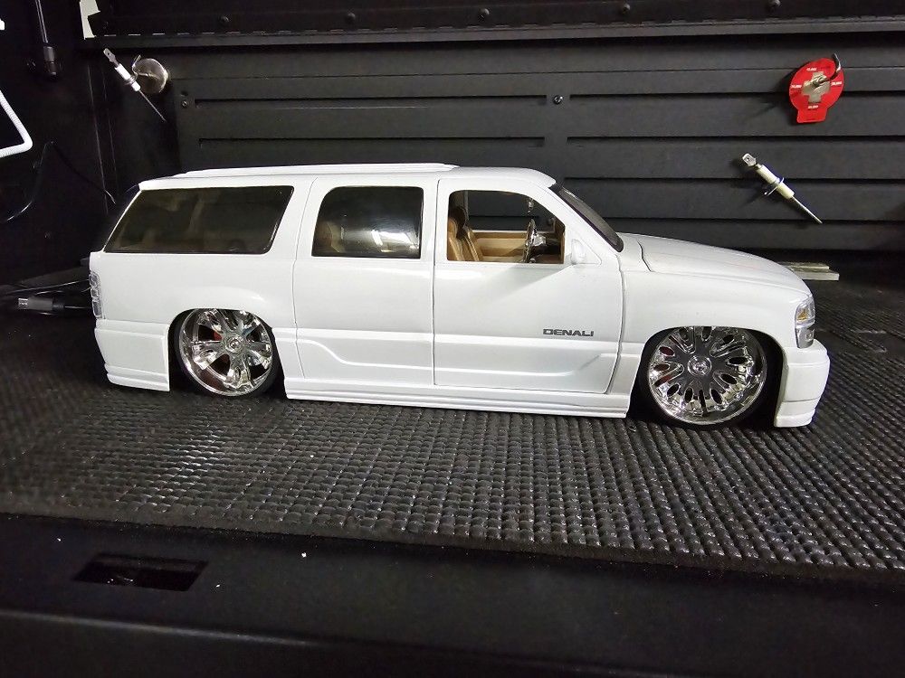 Dub City GMC Yukon Denali for Sale in Denver, CO - OfferUp