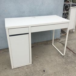 IKEA Micke 2 Drawer Desk